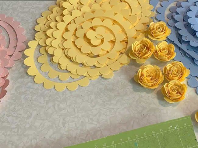 Flor espiral de papel com moldes