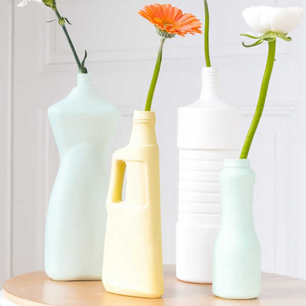 Vasos de Garrafas Plásticas Pintadas